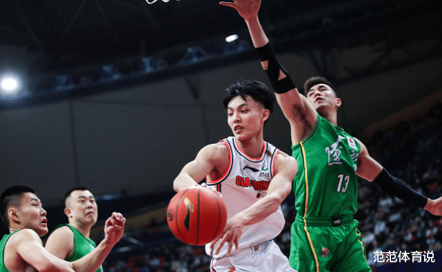 徐杰|杜鋒太難了！一場罰下兩員大將，只剩徐杰挑大梁，自己還要?jiǎng)窦?
onload=