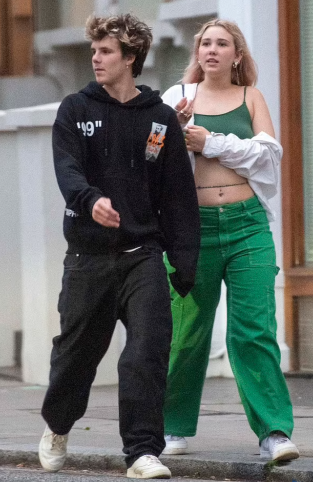 克鲁兹|贝克汉姆小儿子热吻秀恩爱，新女友正面照曝光，颜值遭网友吐槽