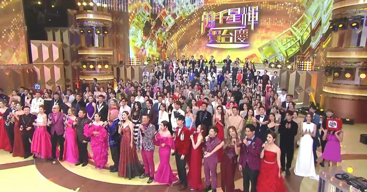 台庆|TVB台庆红毯走秀，众星造型廉价一股影楼风，如同乡村大舞台