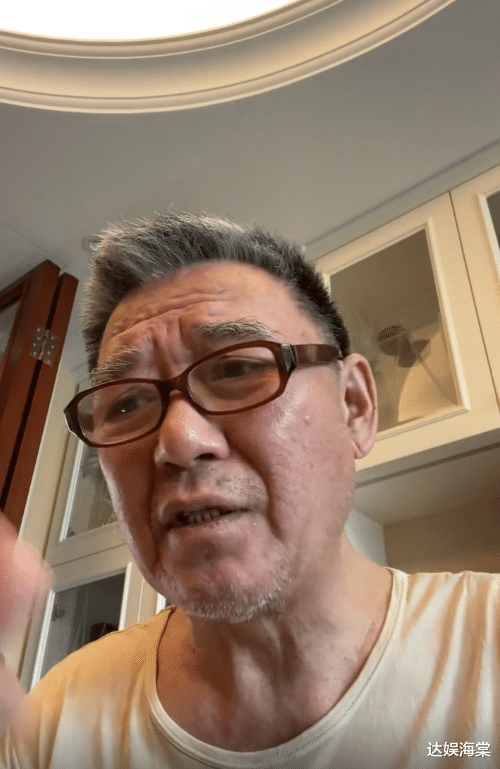 李立群|居家两个月,李立群开始撒欢,去刘畊宏家串门,跳毽子操心情大好