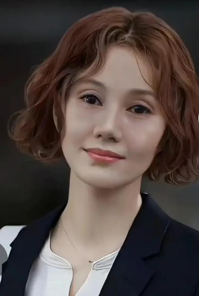 发型 不同发型的袁泉，美出了不同味道，可以说袁泉的脸配啥发型都挺美