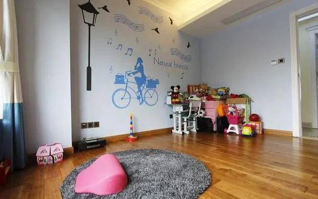 参观朋友的豪宅，感觉我不配跟人家做朋友了，卧室让我大开眼界！