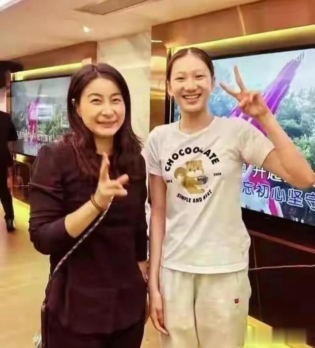 李宁|年近六旬的李宁,豪宅宴请诸多明星,面容看起来像80岁,身体引担忧