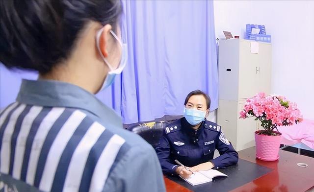 机关事业单位退休人员被判有期徒刑出狱后还有养老金可领吗?