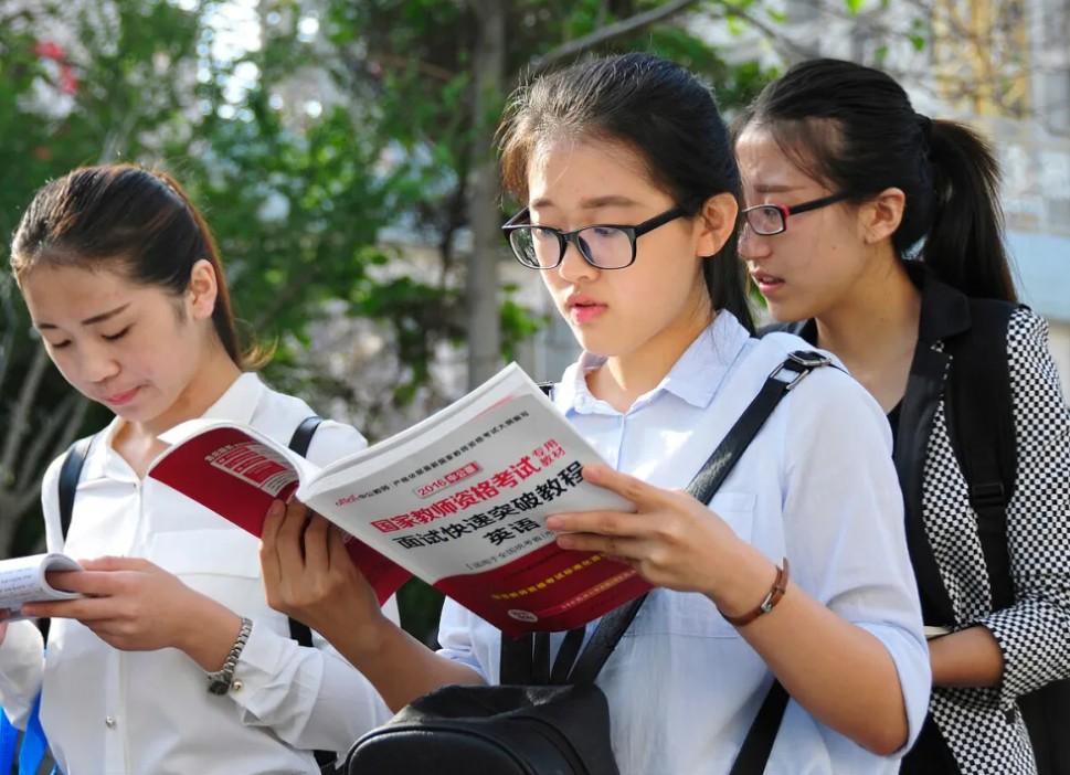 普陀|“没有入编就是白费力气”,来自师范生的自述,引发众多网友深思