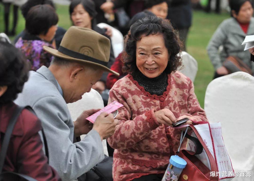 脾胃|85岁的老太太,每天坚持喝二两酒,身体依然健康,这是为什么?
