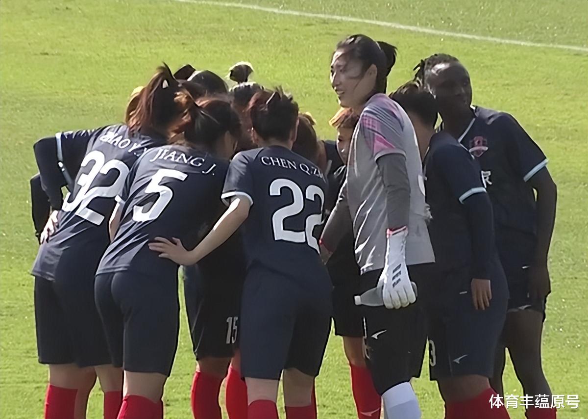 |女超：卫冕冠军两连胜领跑，一场6: 0及时登场，女足两大核心缺席