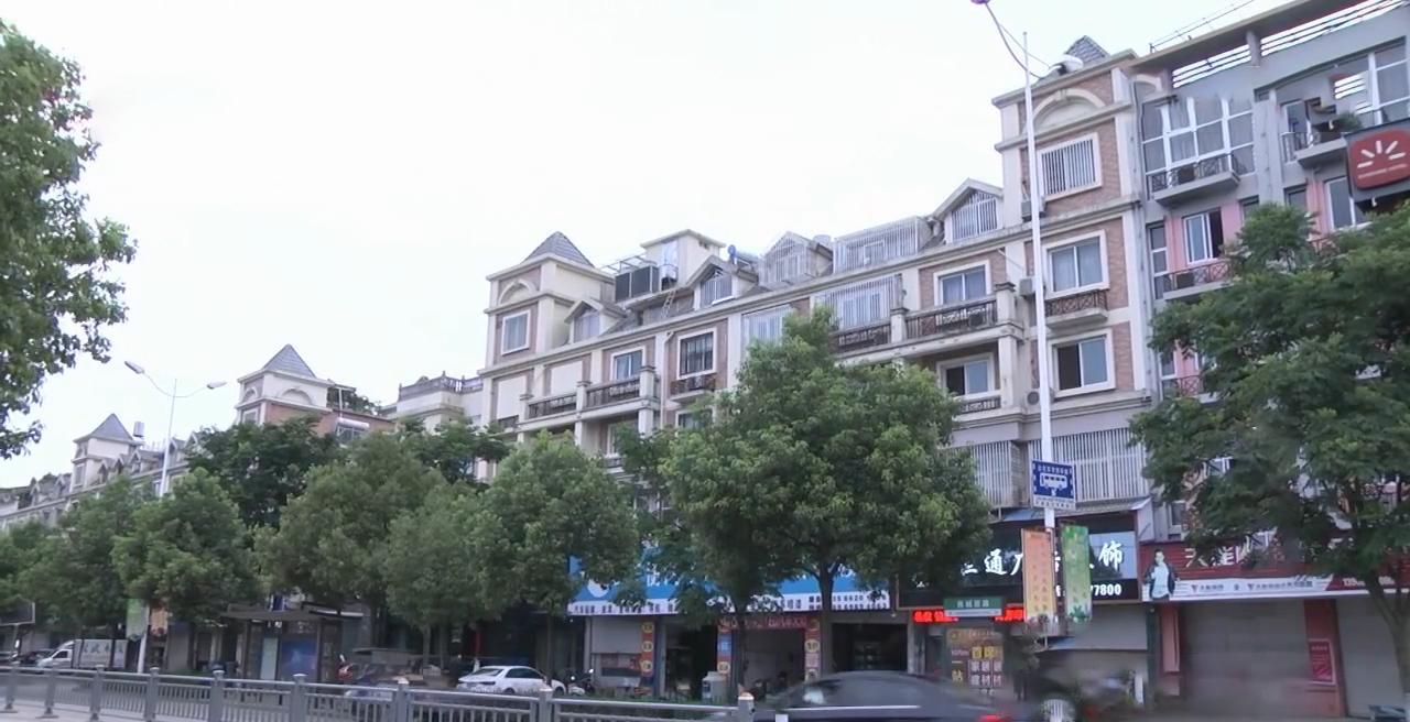 17年浙江富豪密室被盗,墙根发现隐秘盗洞,民警钻进去后大感疑惑