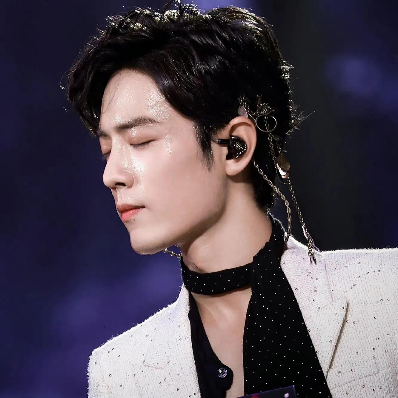 朱一龙|论明星的下颚线,我只服这几位:朱一龙李现棱角分明,肖战太精致