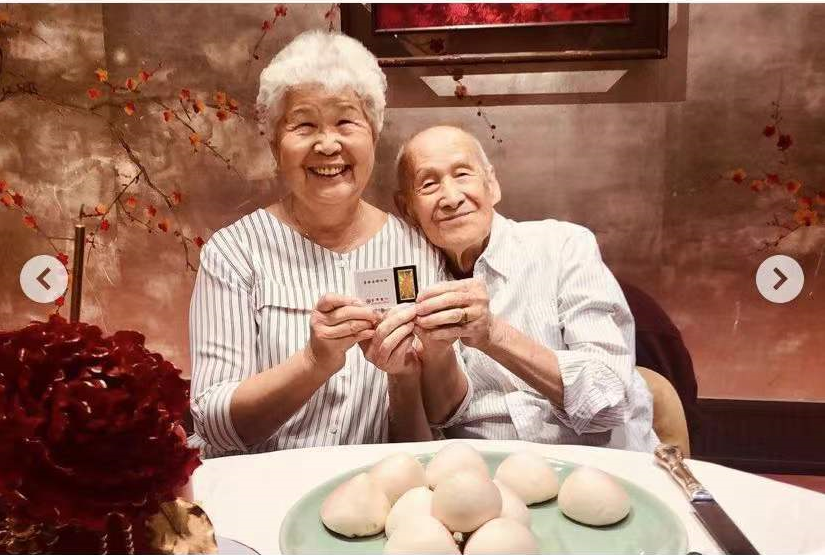 许玮甯|知名女星喊话96岁外公！盼望其早日睁眼平安过年，晒合照紧搂对方