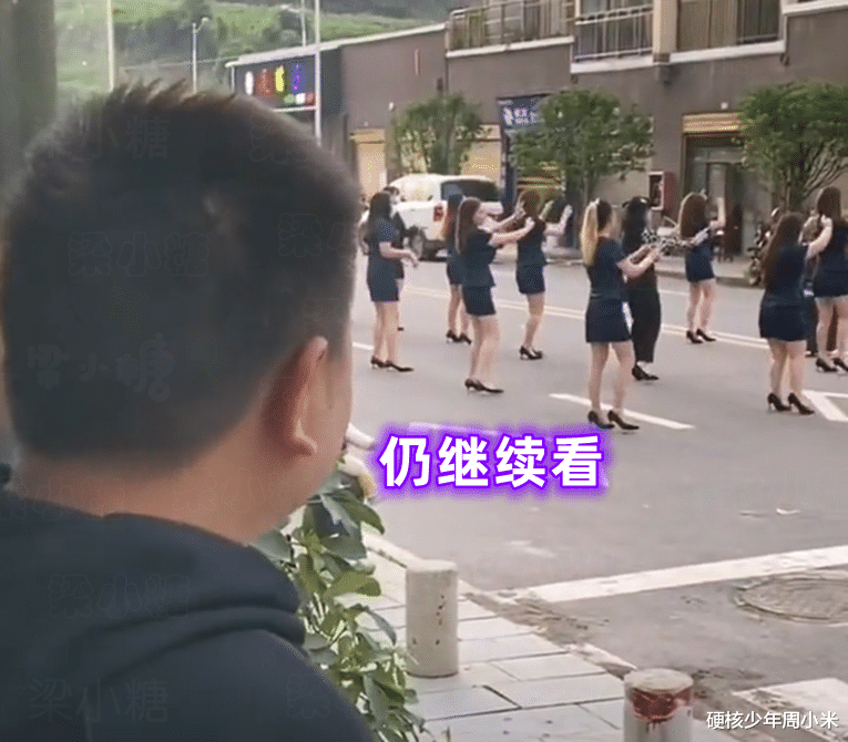 云南:足浴店让女员工穿短裙跳舞被吐槽,男子:我兄弟都流鼻血了