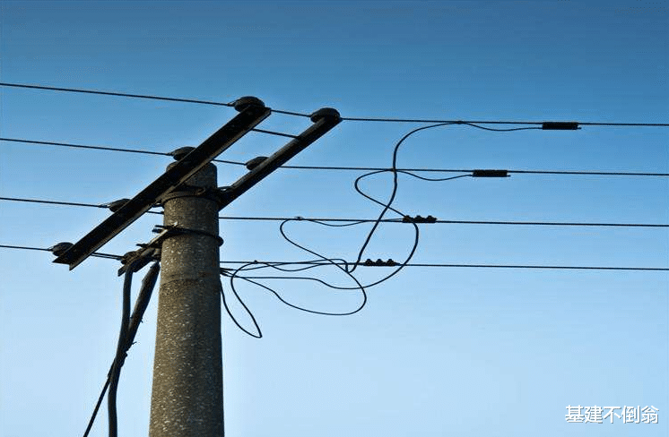 烂尾楼|水泥电线杆是如何制造的？里面的钢索有什么用？今天算明白了！