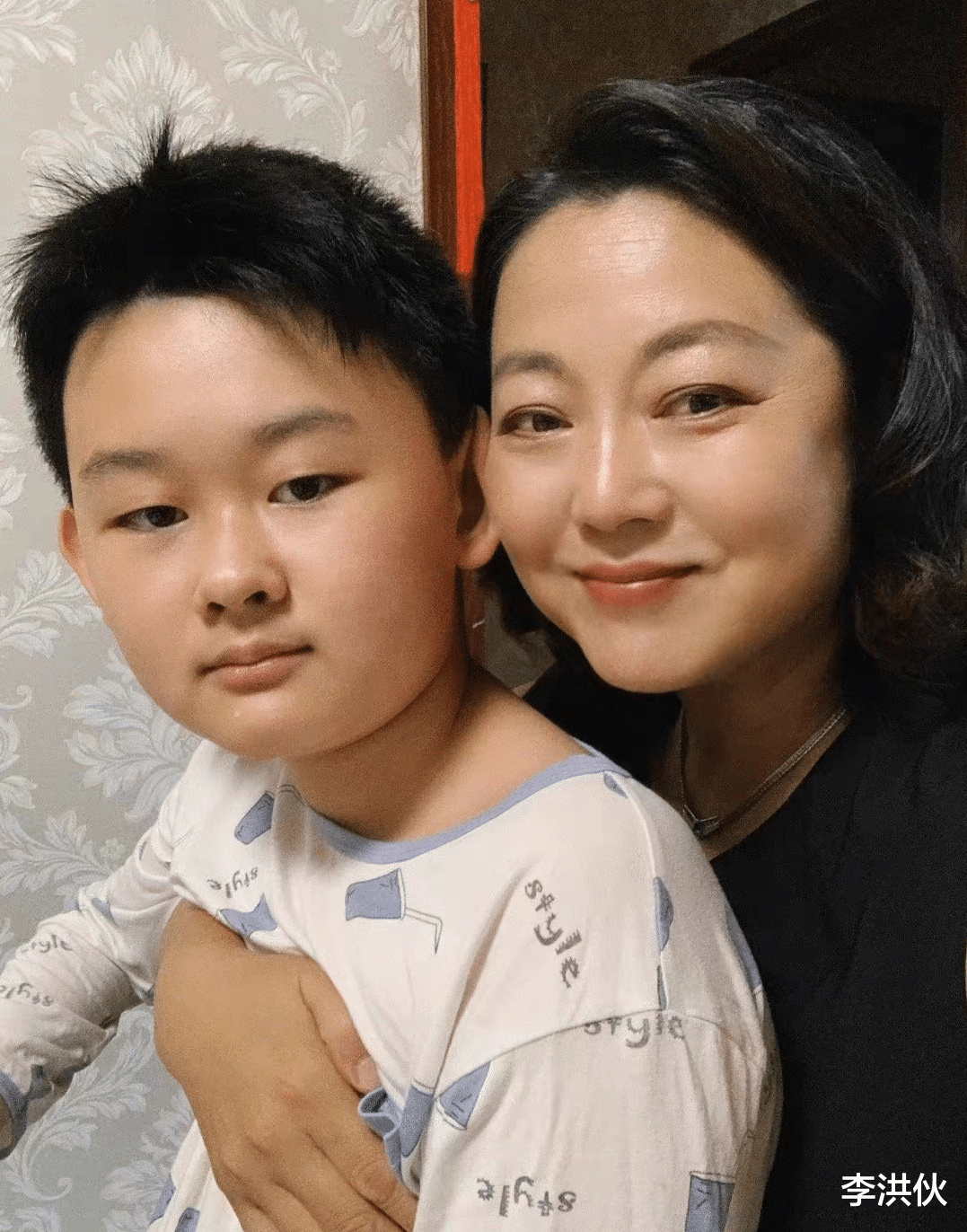 王茜华|51岁王茜华发视频引婚变猜测，为生娃胖到200斤，和老公久未同框