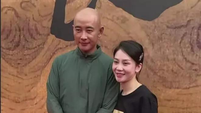 唐嫣|唐嫣：老公咋成这样了！最近横店被偶遇，40岁的他剃成了光头老