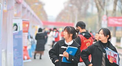 求职|学历不值钱了吗?985毕业生求职心酸,月薪4000入职后还倒降薪!