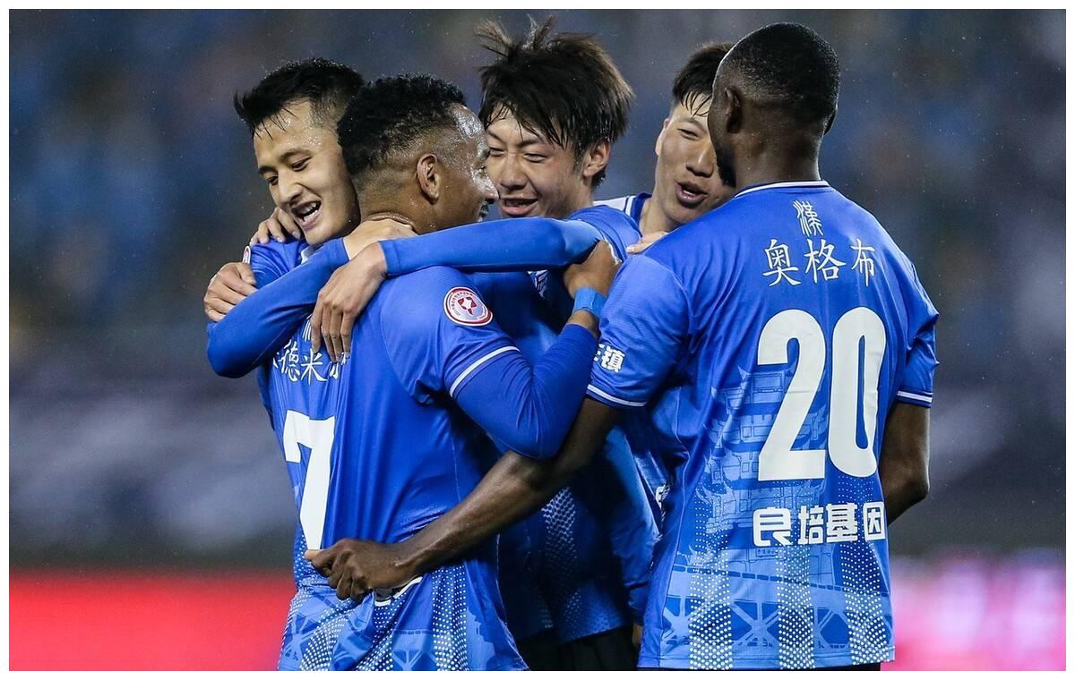 3-0变成0-8，中超出现荒诞一幕！仁义之师被坑惨，三镇夺冠变被动