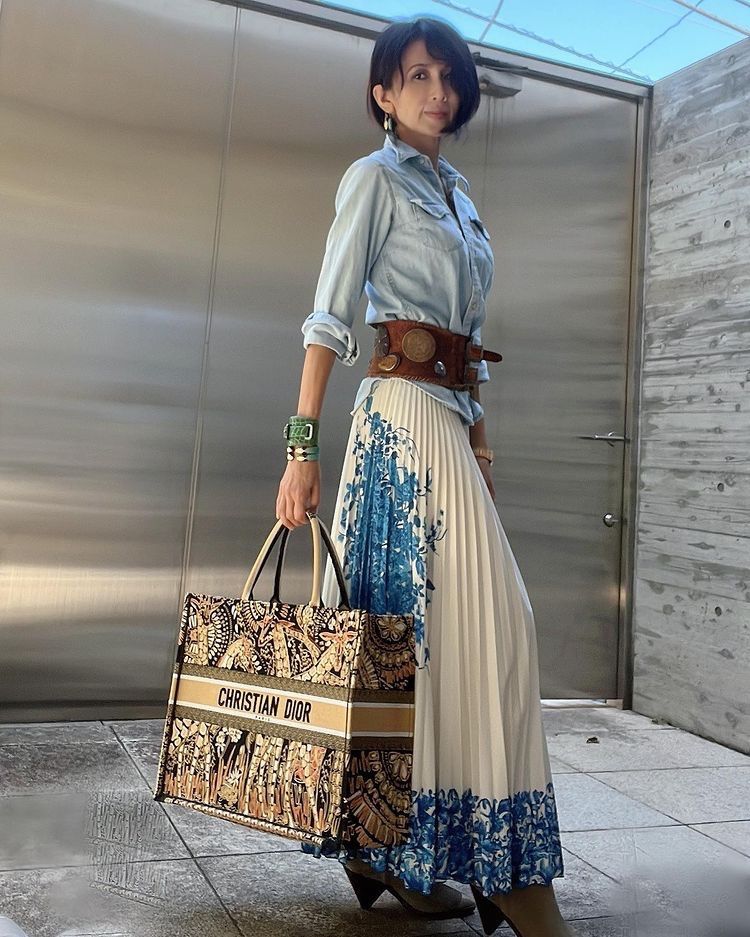 女人太瘦也不好看！52岁工藤静香挑战猫女装，纸片身材反而更显老