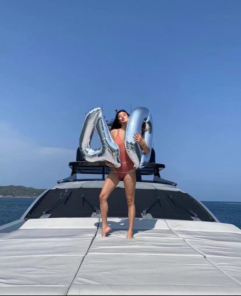 乐基儿|黎明前妻晒二婚生活，嫁给富豪定居美国，港媒：不爱黎明爱阿伯