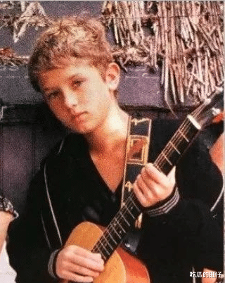 裘德·洛|花心“裘花”：6个孩子4个妈，美貌基因都给女儿，儿子方脸还油腻