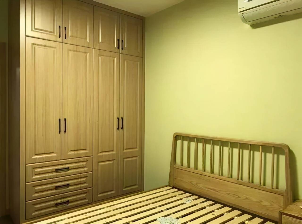 老公坚持卧室阳台打“侧柜”,面积大了10平方,邻居看了直眼红!