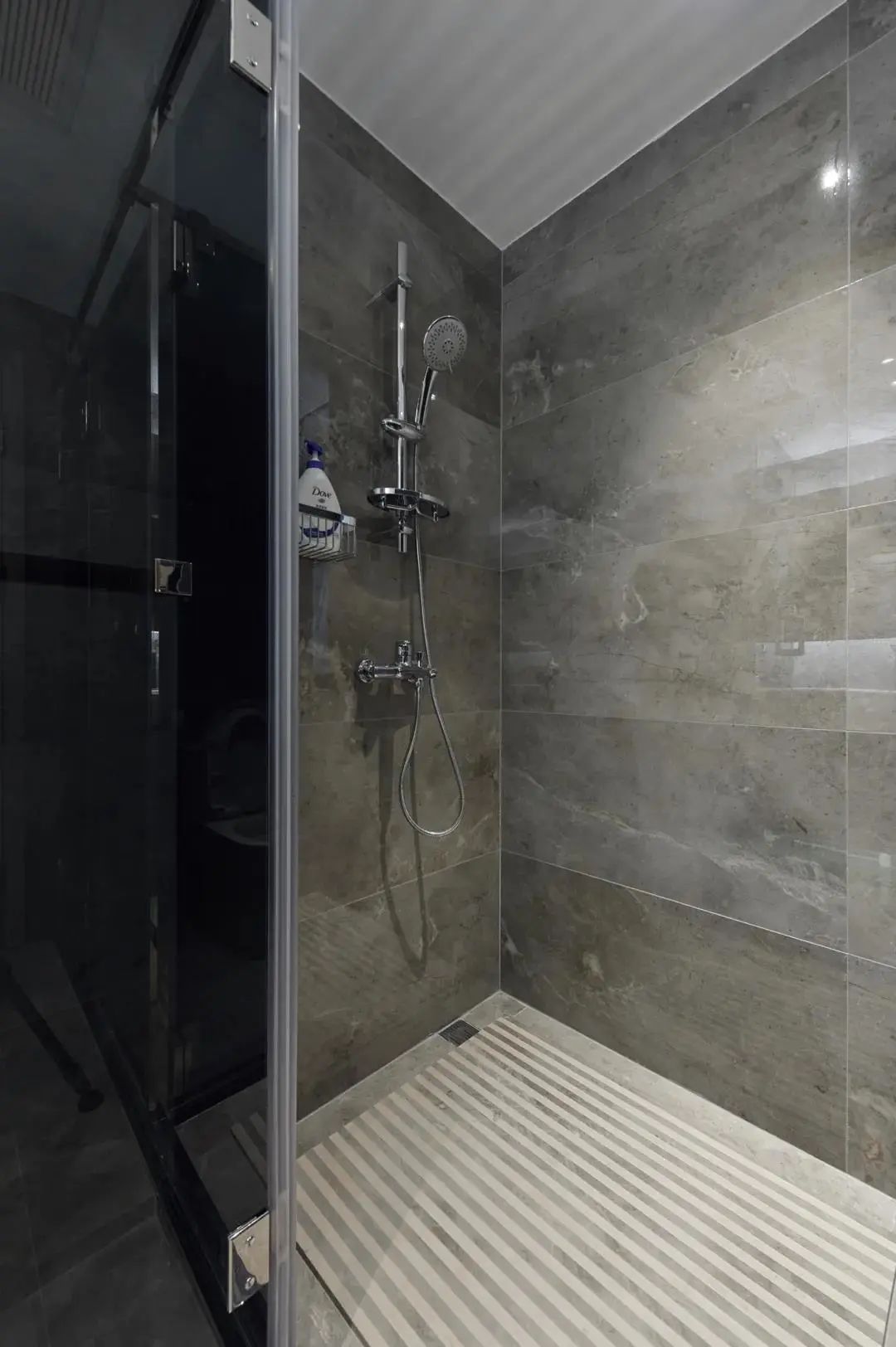 101㎡现代简约风,原木色搭配黑白灰!