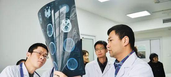 眼科医生神似“肖战”,粉丝看完不淡定了,好像突然眼睛有点问题