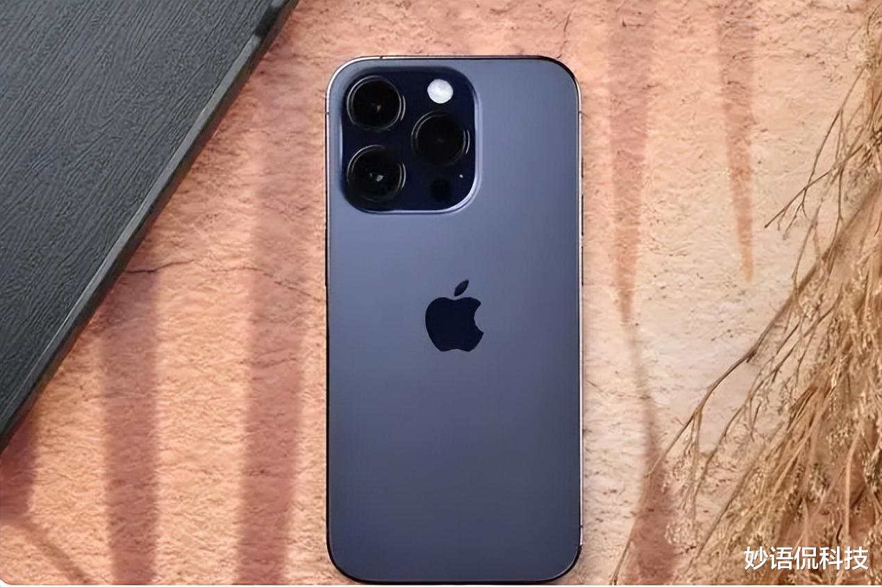 蒂姆·库克|库克变了？iPhone 15传出新动作，果粉：这次方向对了