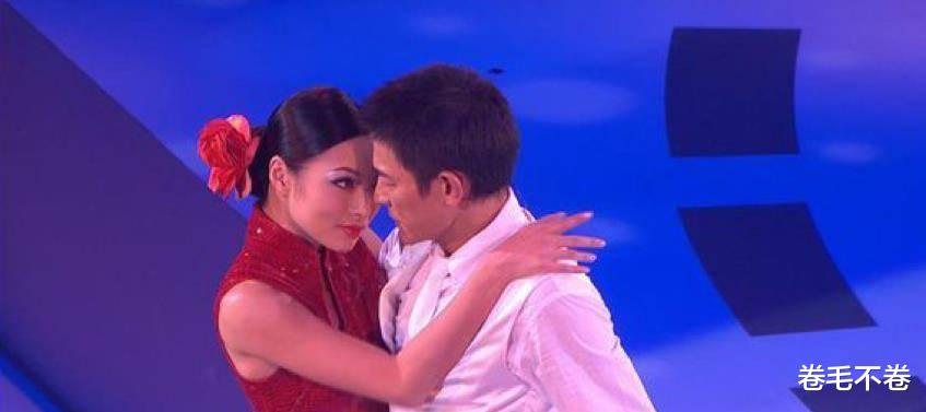 刘德华|她陪了刘德华25年,41岁仍未婚,眼睁睁看着他娶了别人