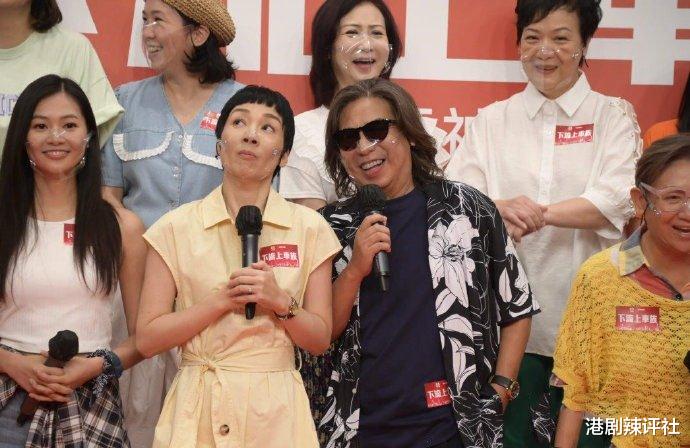 TVB|TVB花旦重登女主之位，却委屈抱怨搭档偏心新人，手机都是她照片