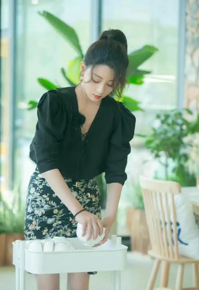 殷桃|42岁“纯欲”天花板，网友直呼金鹰奖不能没有她