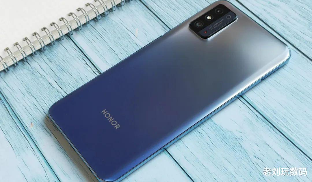 iqoo|骁龙870+7.09寸屏幕+双扬声器，适合世界杯看球的三款大屏手机