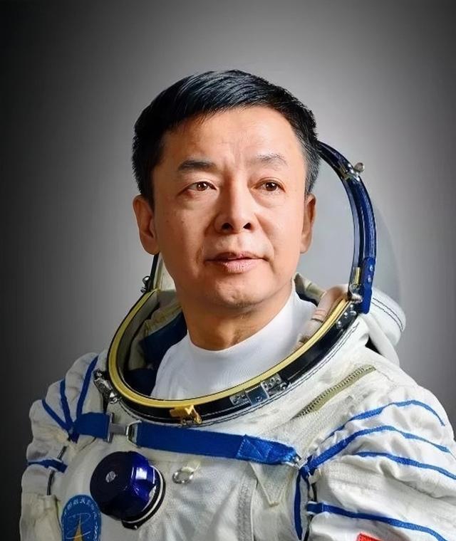 航天员邓清明,能否赶上“神舟系列”的“末班车”,4个方面分析