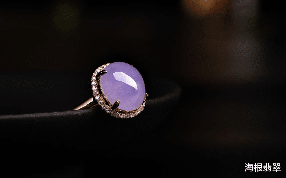 文玩|指尖的戒指你真的会选吗?如何挑到心仪的翡翠戒指来惊艳所有人呢