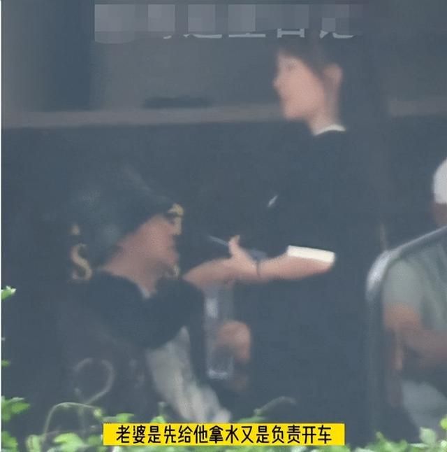 曾毅|凤凰传奇曾毅夫妻罕同框,老婆朴素举止情商高,一双儿女胖嘟嘟