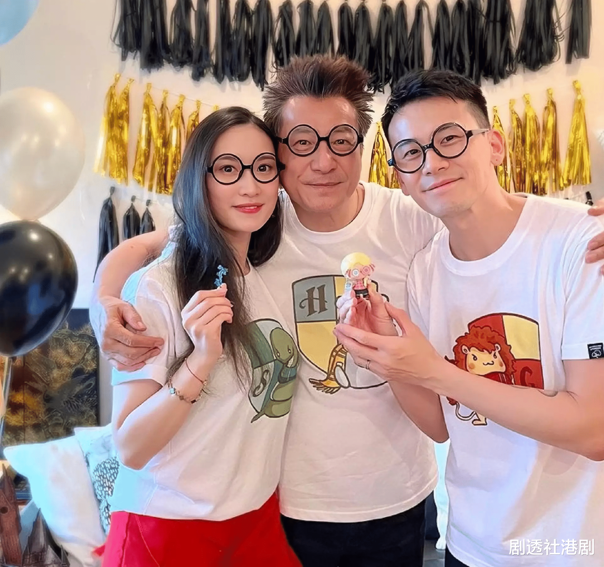 张天爱|恭喜！香港知名男星美女妻子宣布平安产女，一家人都是高颜值