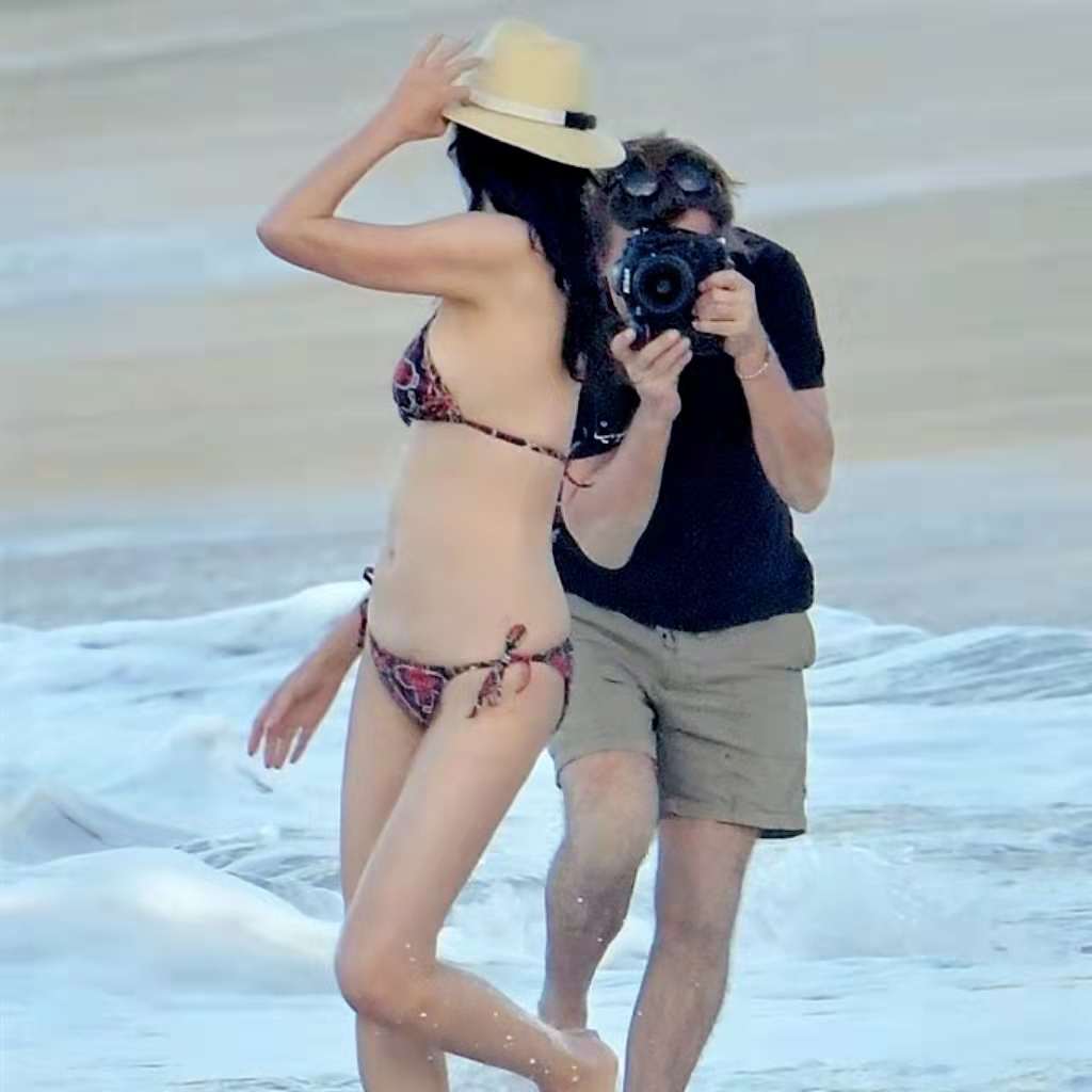 邓文迪|“一代传奇”邓文迪：身材完美年龄成谜，高情商高智商坐拥富豪榜