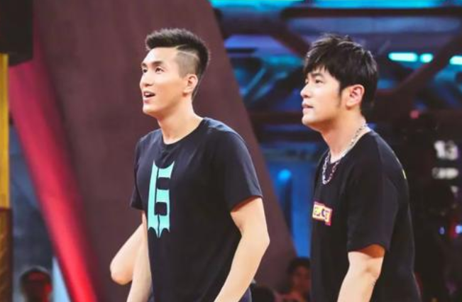 综艺节目|差在哪?郭艾伦参加综艺捞金被嘲讽,李梦深夜直播,粉丝疯狂打赏