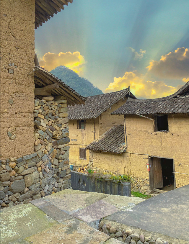 |藏在大山深处的一处古村，开村已有1200多年，其建筑别具一格