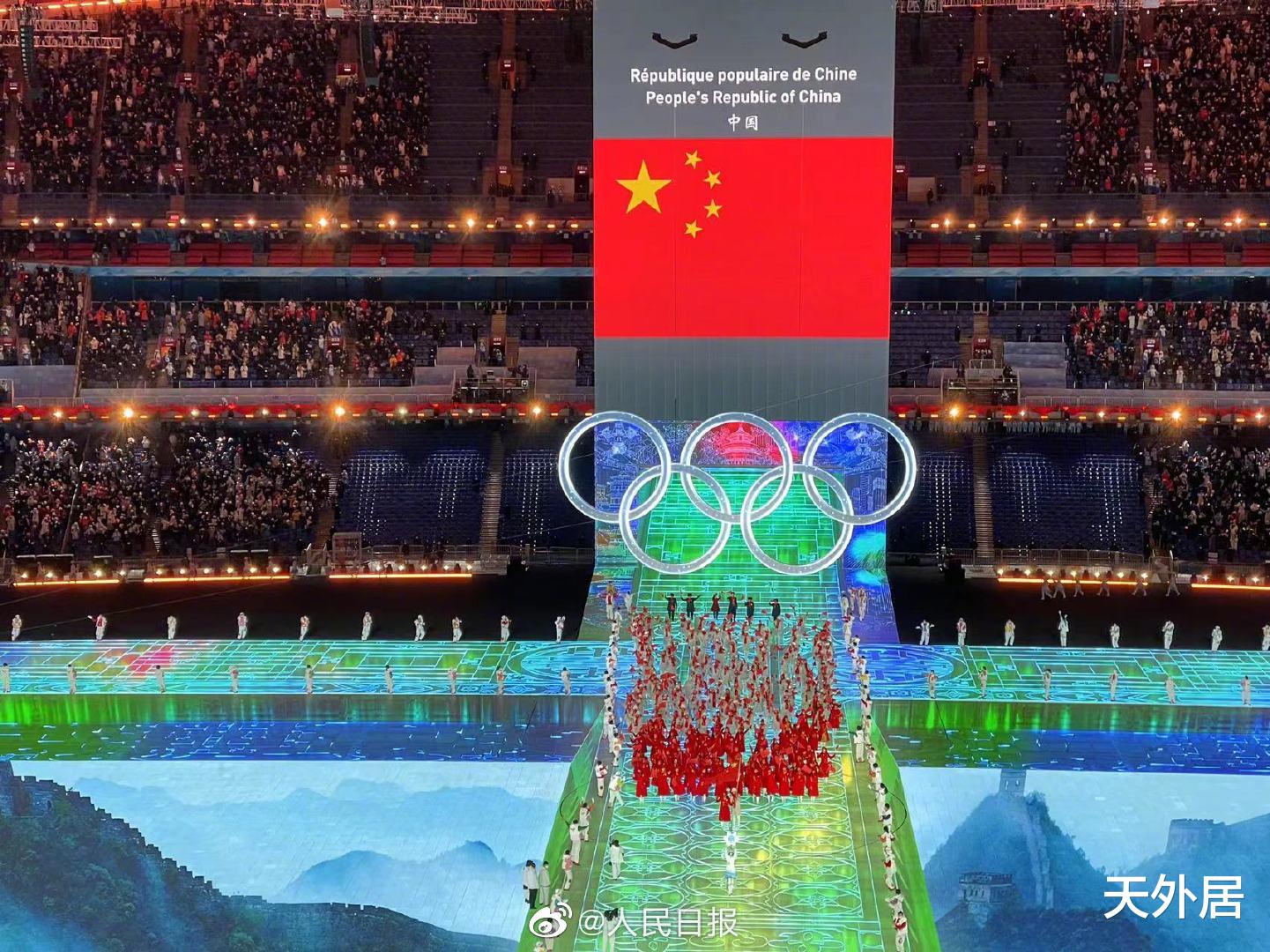 运动员|五星红旗和冰雪五环同框！运动员开心，小姐姐漂亮，开幕式获盛赞