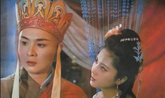 徐少华|“唐僧”徐少华路边卖唱！烈日当空衣服太厚，热到满脸通红