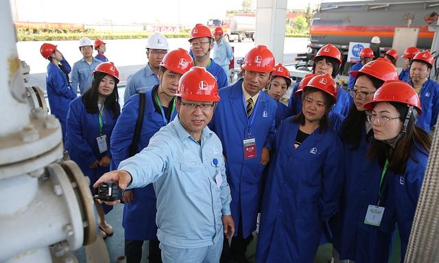 国企|大学生想进垄断型国企，要具备以下条件，第一步足以排除很多人