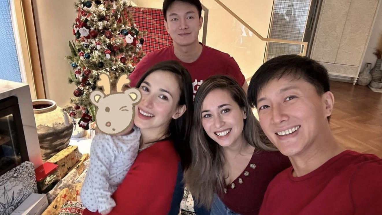 卢靖姗|卢靖姗圣诞节晒全家福！韩庚笑开了花，女儿继承了妈妈的大长腿