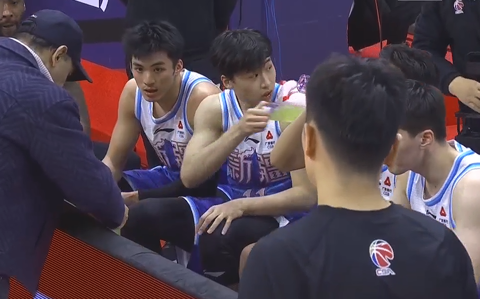 新疆男籃|韓碩狂飆31分！四川戰(zhàn)勝新疆，韓碩三分殺死比賽，哈達(dá)迪寶刀未老