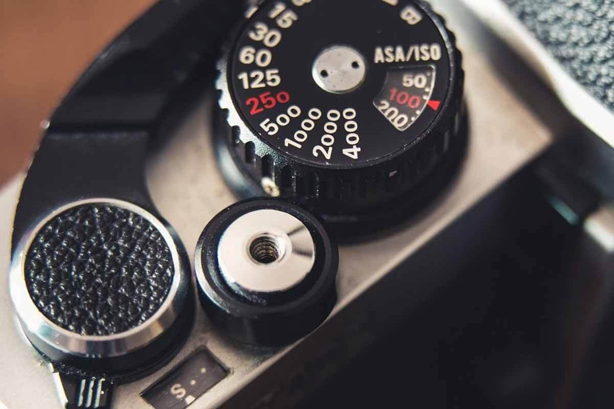 为什么胶片机再次成为摄影爱好者追捧的对象,什么类型的胶片机适合新手?