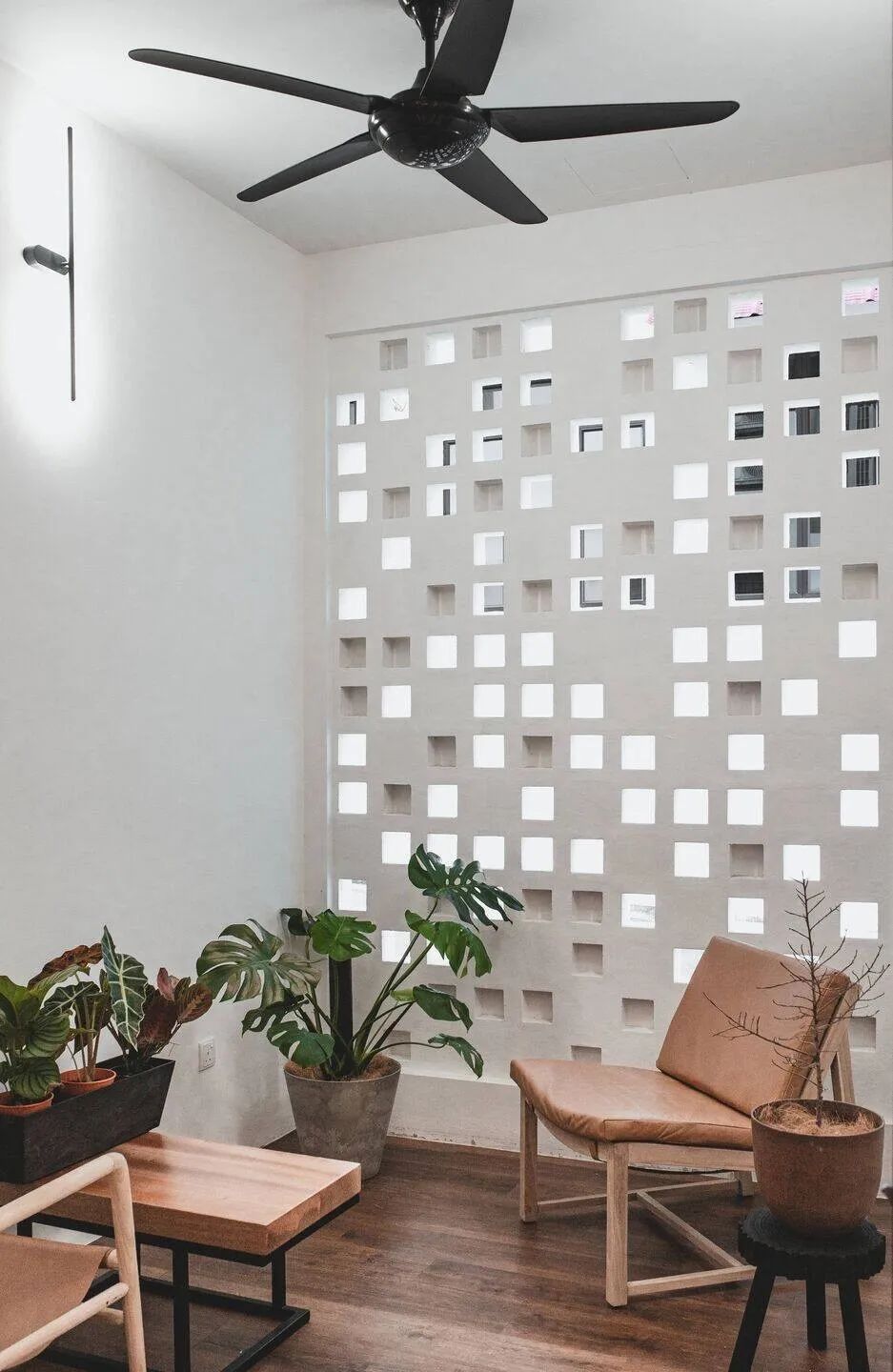 住顶楼西晒户型,阳台不用玻璃封改用网格板,通风凉快住着快活!