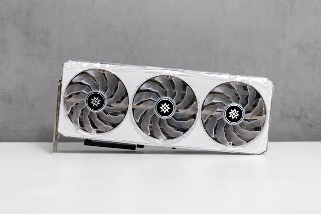 RTX 4080|影驰RTX4080星曜OC评测：雅致纯白高颜值，更有ARGB夺目炫光