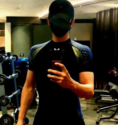 朴施厚|朴施厚健身成肌肉男 温暖长相成国民男友 清潭洞爱丽丝搭档文根英