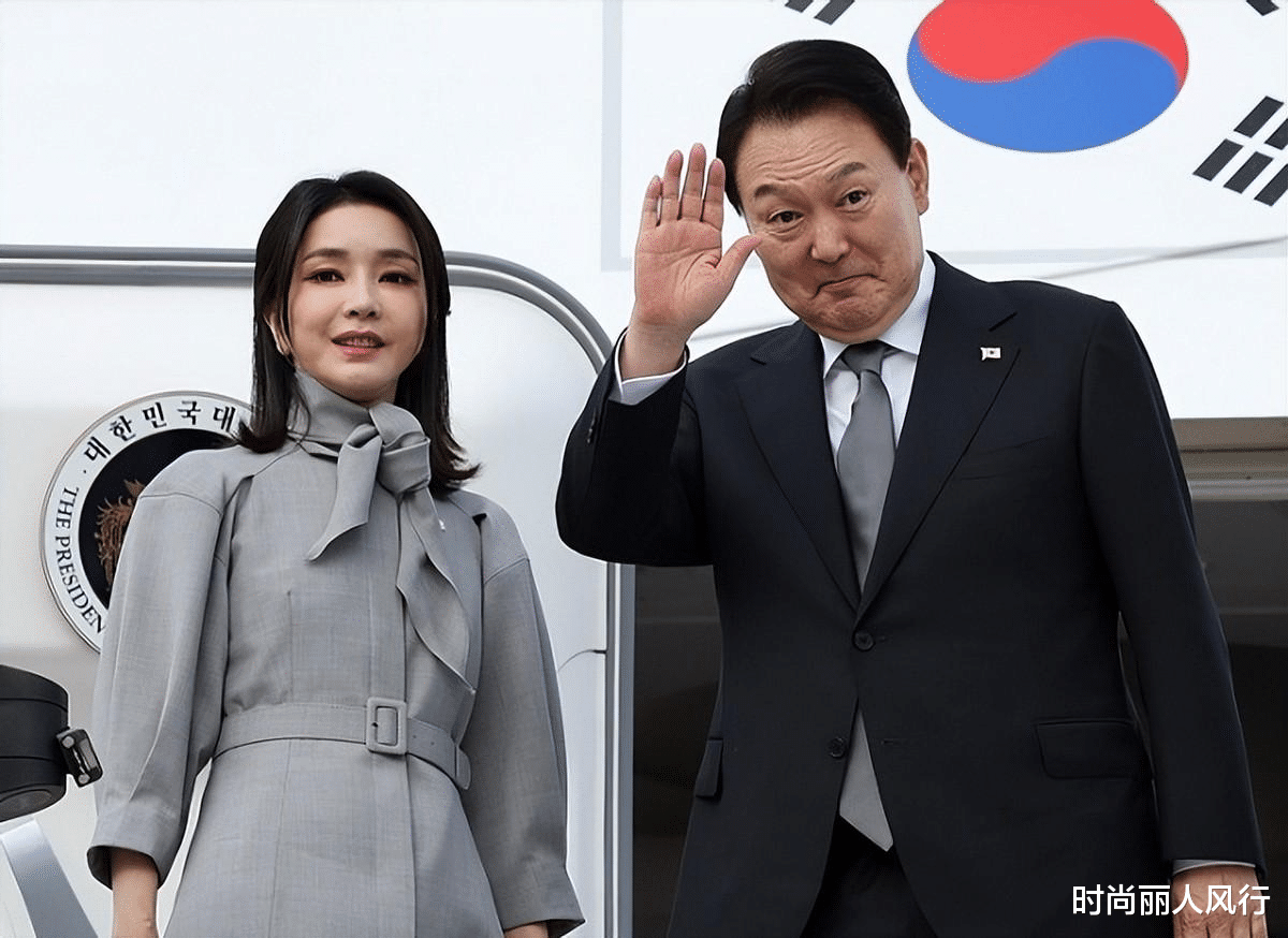 韩国 韩国第一夫人用美貌为老公撑门面！穿收腰西装出访加拿大，很优雅