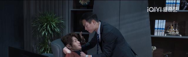 老四为何说老大的脑袋是装饰?因为老大的“痛打落水狗”确实太蠢