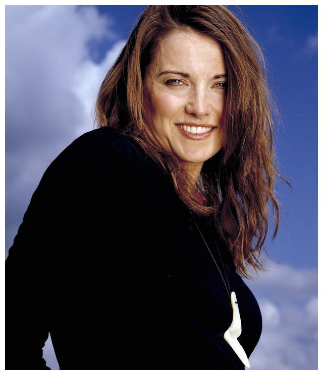 写真|露西·劳莱丝（Lucy Lawless）高清写真图集